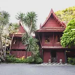 Oyo 818 Suksomboon Residence